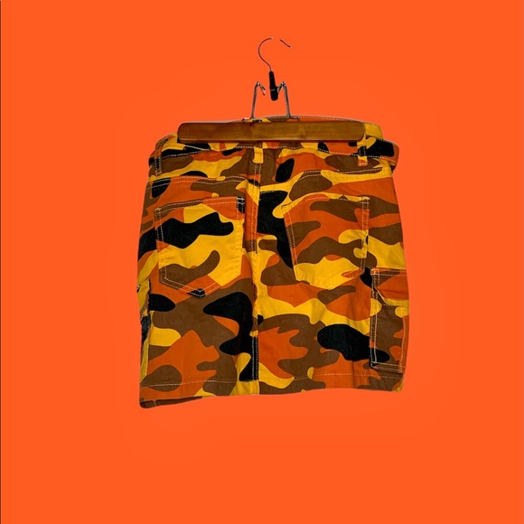 SOLD•• Camo skirt - Picture 2 of 2